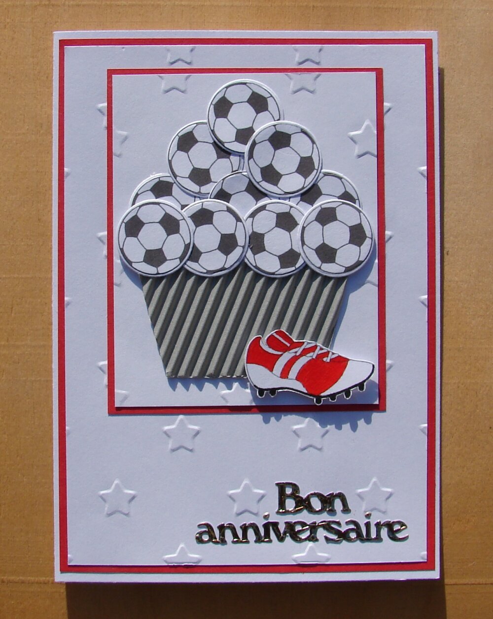 Carte Anniversaire Cup Cake Ballons Foot Chaussure De Foot Rouge Et Blanche Bon Anniversaire Un Grand Marche
