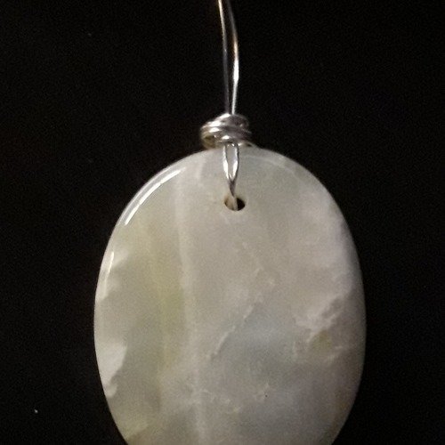 Pierre de lune pendentif monté sur fil d'argent 950 recuit.