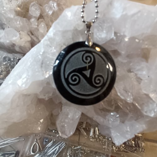 Obsidienne noire gravure triskel