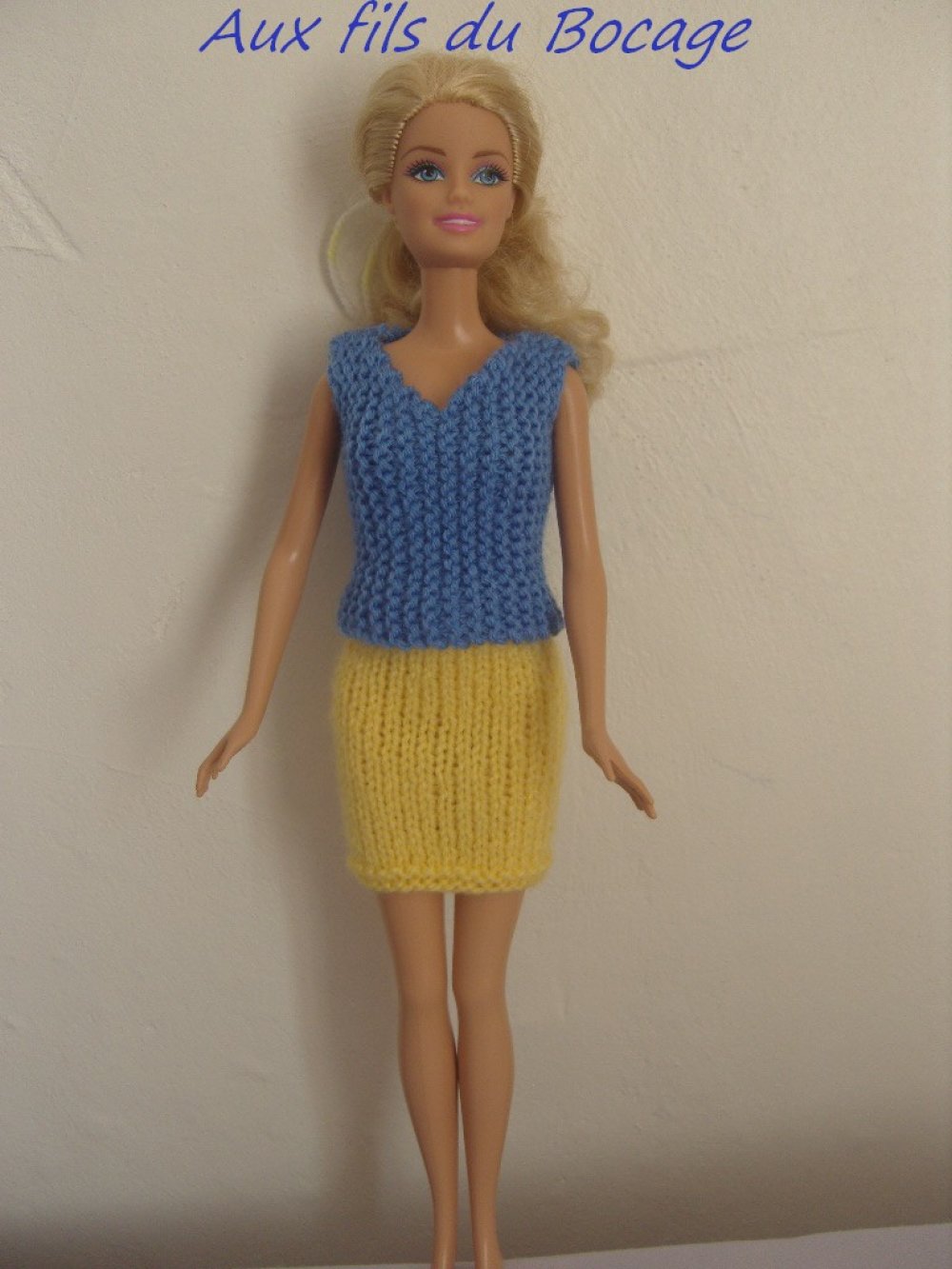 vêtements pour Barbie NEUF JUPE LONGUE SATIN pull capeline lavable et résistant 