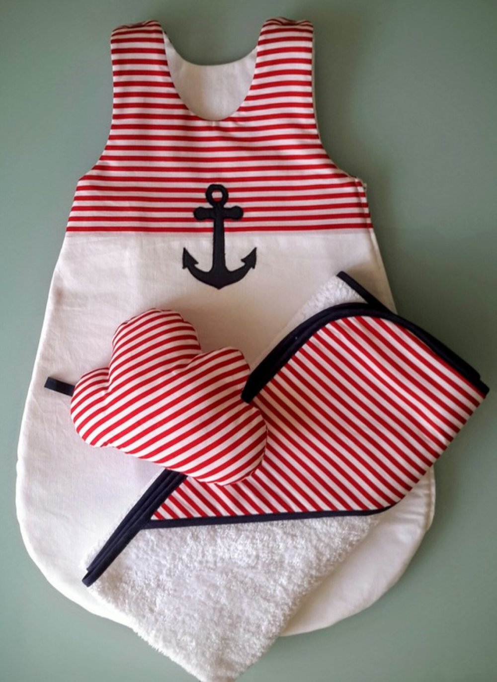 Gigoteuse Turbulette Bebe Ete Blanche Et Rouge Et Cape De Bain Assortie Un Grand Marche
