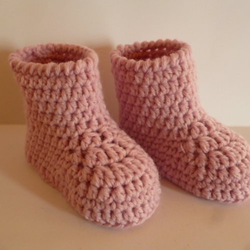 Chaussons bébé rose au crochet