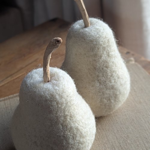Poires décoratives en laine feutrée – lot de 2