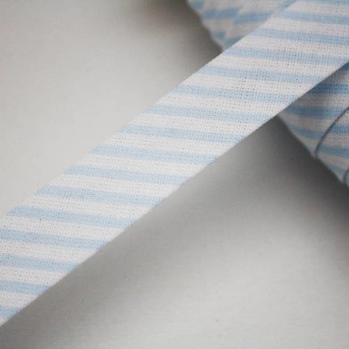 Biais rayures bleu pastel et blanc 18 mm, plié, rayé bleu pastel et blanc 