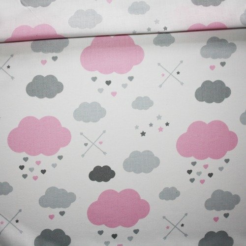 Tissu nuages, pluie, rose pastel, gris, 50 x 160 cm, 100% coton imprimé , nuages grises et rose pastel sur fond blanc