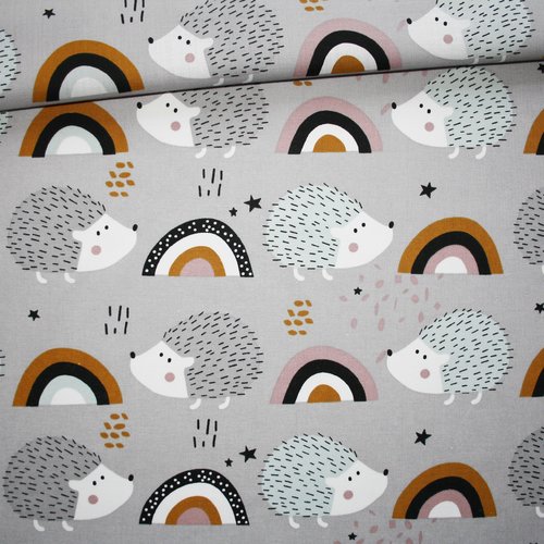 Tissu hérissons et arc-en-ciel sur un fond gris en coton imprimé oeko tex