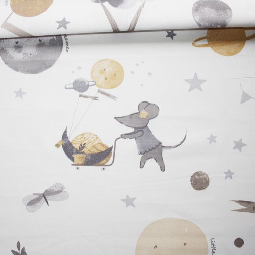 Tissu souris dans l'espace sur un fond blanc en coton imprimé oeko tex