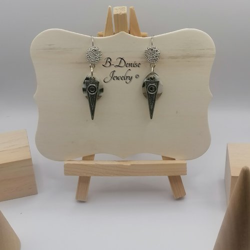 Original boucles d'oreilles femme !!pocotriangle !! mini gris blanc et marron t:4cm x 1.cm  collection bois resine b-denise jewelry creation