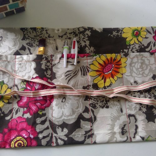 Trousse  a pinceaux, stylos, feutres
