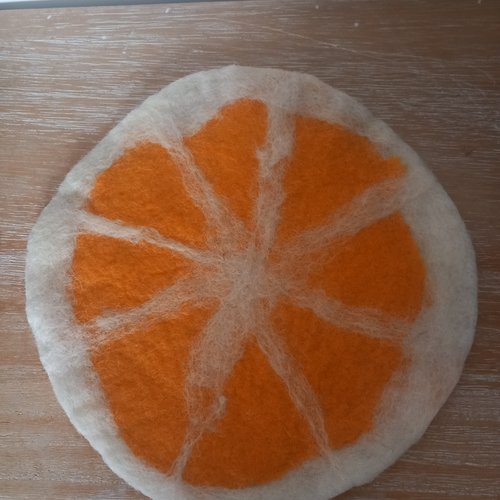 Décoration orange feutrée