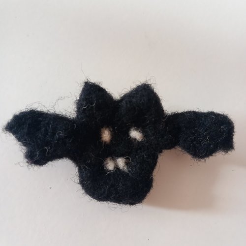 Broche feutrée