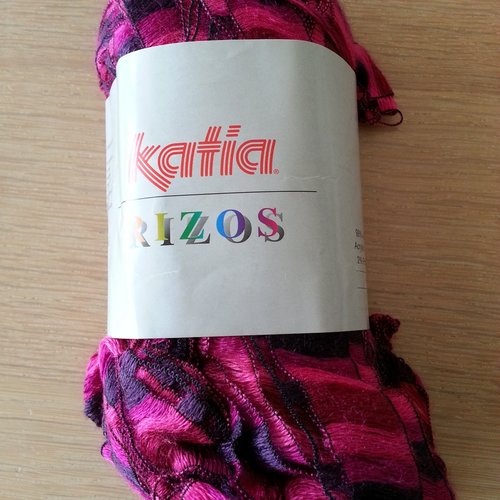 Laine rizos de katia pour tricoter des echarpes.