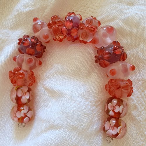 Lot de 15 perles fleurs en verre (478.8188)