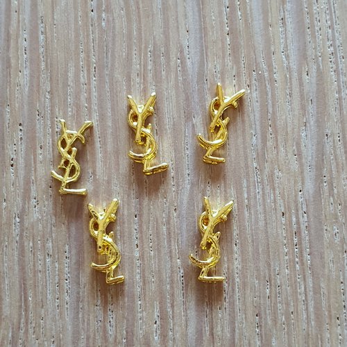 Bijoux d'ongles logos marque de luxe en métal doré (479.8524)