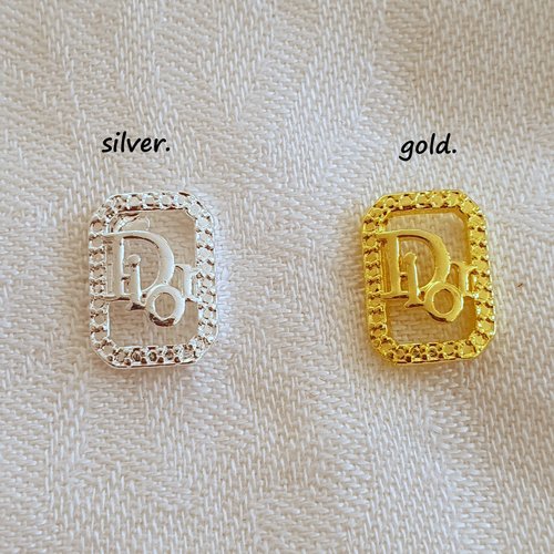 Bijoux d'ongles charms logos marque de luxe en métal doré ou argenté (480.3127)