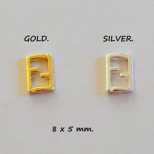Bijoux d'ongles charms logos marque de luxe en métal doré et argenté (482.0081)