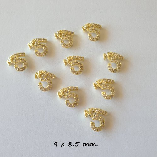 Bijoux d'ongles charms logos marque de luxe en métal doré et strass (482.5928)