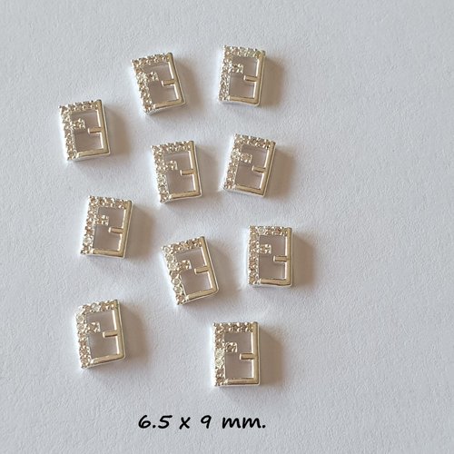 Bijoux d'ongles charms logos marque de luxe en métal argenté et strass (482.6012)