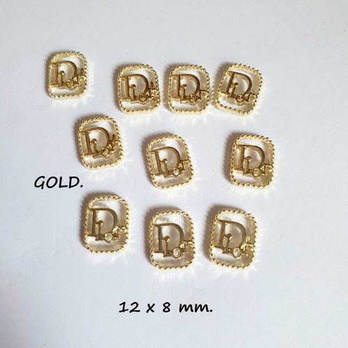 Bijoux d'ongles charms logos marque de luxe en métal doré (483.1569)