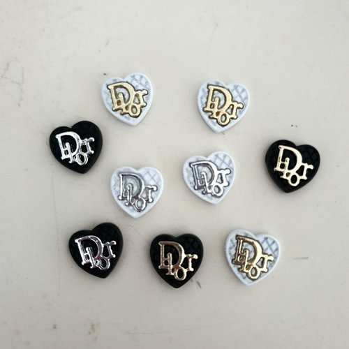 Lot de 10 bijoux d'ongles charms logos noir ou blanc et métal doré ou argenté (484.1976)