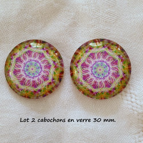 Lot de 2 cabochons en verre de 30 mm de diamètre.