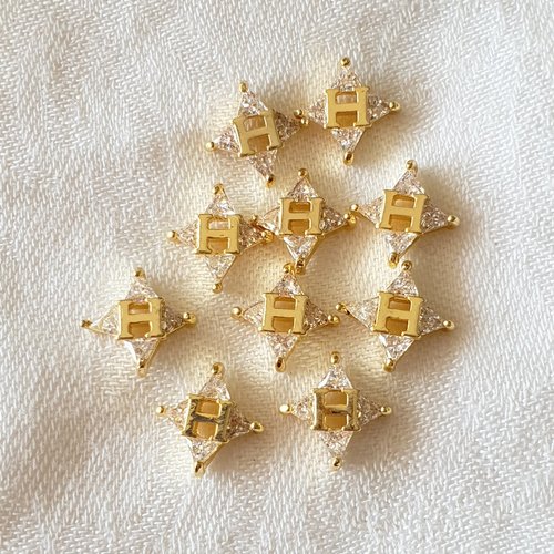 Bijoux d'ongles charms logos en métal doré et strass (484.8222)