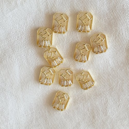 Bijoux d'ongles charms logos marque de luxe en métal doré et strass (484.8224)