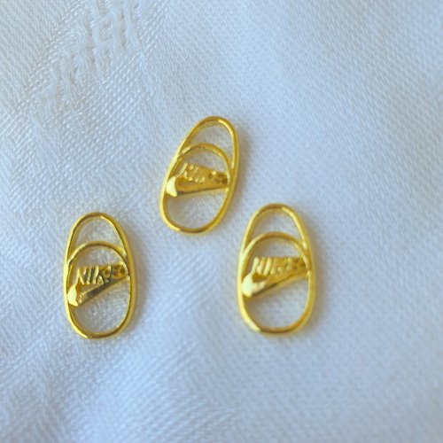 Bijoux d'ongles pour nail art en métal doré (489.3767)