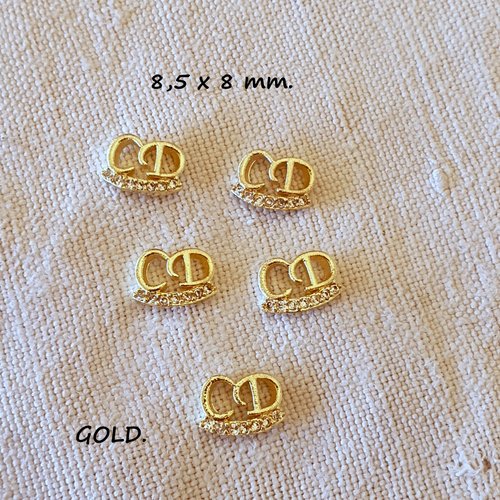 Bijoux d'ongles pour nail art en métal doré et strass (490.4202)