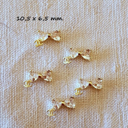 Bijoux d'ongles pour nail art en métal doré et strass (490.4207)