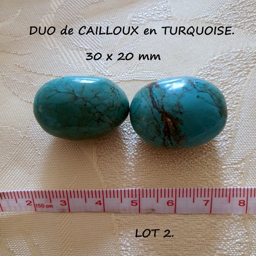 Lot de 2 cailloux perces en turquoise tibetaine.