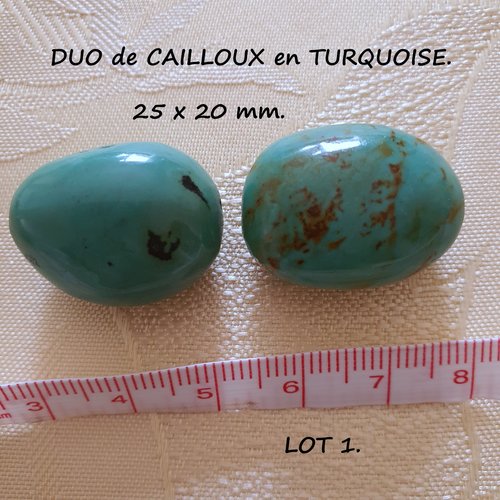 Lot de 2 cailloux perces en turquoise tibetaine.