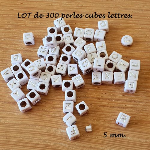 Lot de 300 perles lettres alphabet cubes blanc écriture argentée