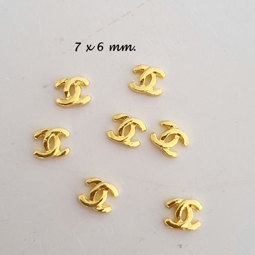 Bijoux d'ongles charms pour nail art en métal doré.(514.5306)