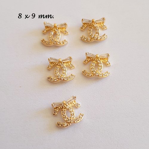 Bijoux d'ongles charms pour nail art en métal doré et strass.(514.5437)