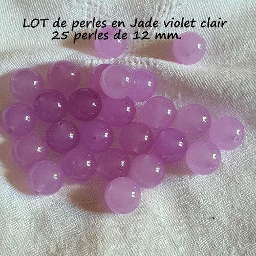 Lot de 25 perles en jade violet clair.