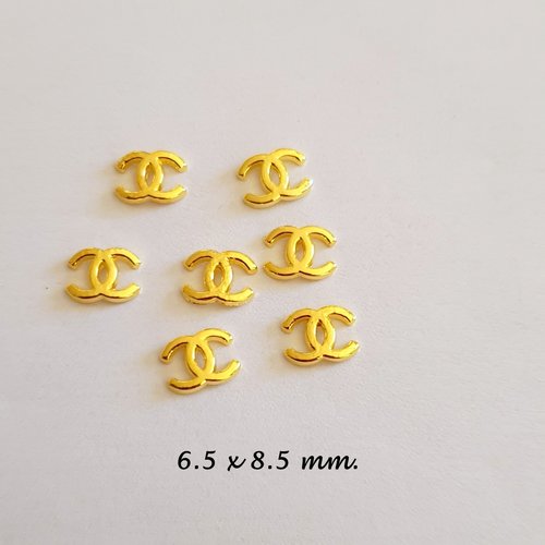 Bijoux d'ongles charms pour nail art en métal doré.(518.7314)