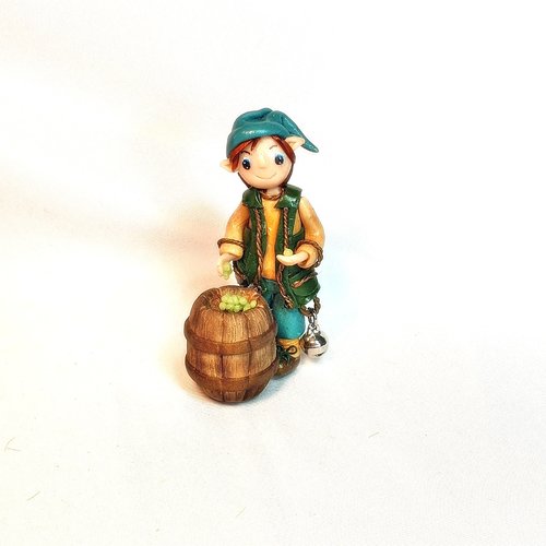 Lutin en fimo, miniature fimo, elfe, figurine fantastiqe, raisins miniature,