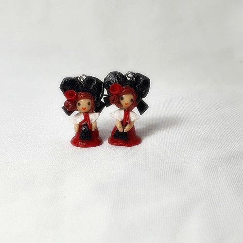 Boucles d'oreilles alsaciennes, boucles d'oreilles acier inoxydable, miniature fimo, mini poupées, souvenir d'alsace, figurines alsaciennes