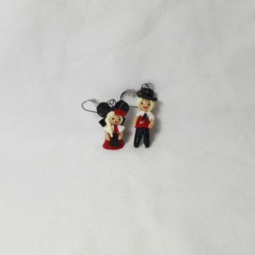 Boucle d'oreilles couple alsacien, boucles d'oreilles acier inoxydable, mini poupées, miniatures fimo, souvenir d'alsace, bijou régional,