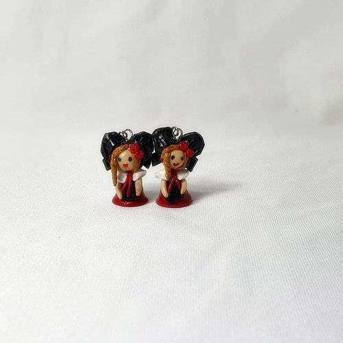 Boucles d'oreilles alsaciennes acier inoxydable et fimo, mini poupées alsaciennes, miniature fimo, souvenir d'alsace