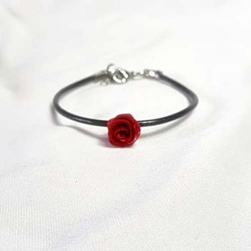 Bracelet rose rouge et cuir, bijoux acier inoxydable, bracelet femme, fleur fimo, bijoux cuir noir,