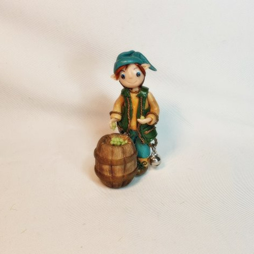 Lutin en fimo, miniature fimo, elfe, figurine fantastiqe, raisins miniature,