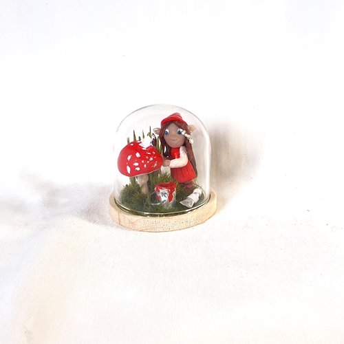 Cloche mini en verre, lutin en fimo, dôme socle en bois, lutin rouge et blanc,