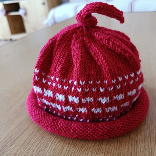 Bonnet tricoté main en pure laine baby merinos