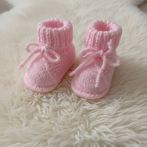 Chaussons bébé rose tricotés main