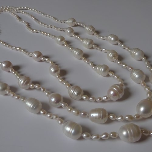 Sautoir 3 rangs perle d'eau douce de culture perle baroque, couleur blanche