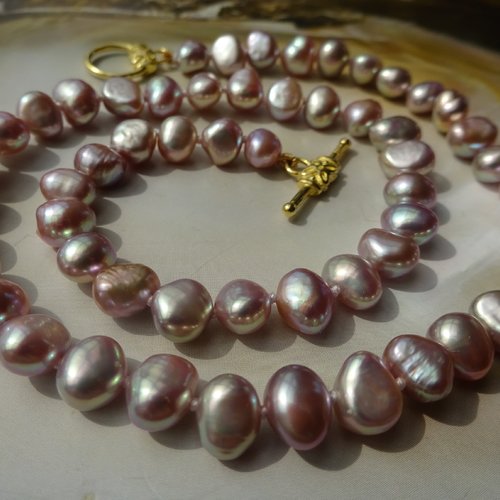 Collier ras du cou petites perles de culture d'eau douce forme baroque , perle couleur lavande, longueur 40cm ou sur mesure