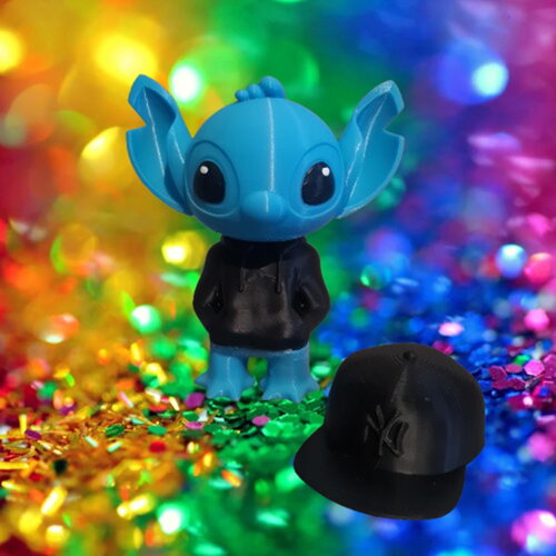 Figurine style stitch streetwear – hoodie + casquette – personnalisable (13 cm / 24 cm)