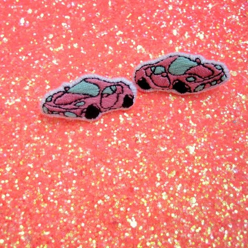 Boucles d'oreilles brodées " pink car"